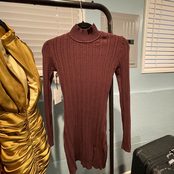 BNWT Aritzia Maple Dress in Burgundy - Picture 2 of 10